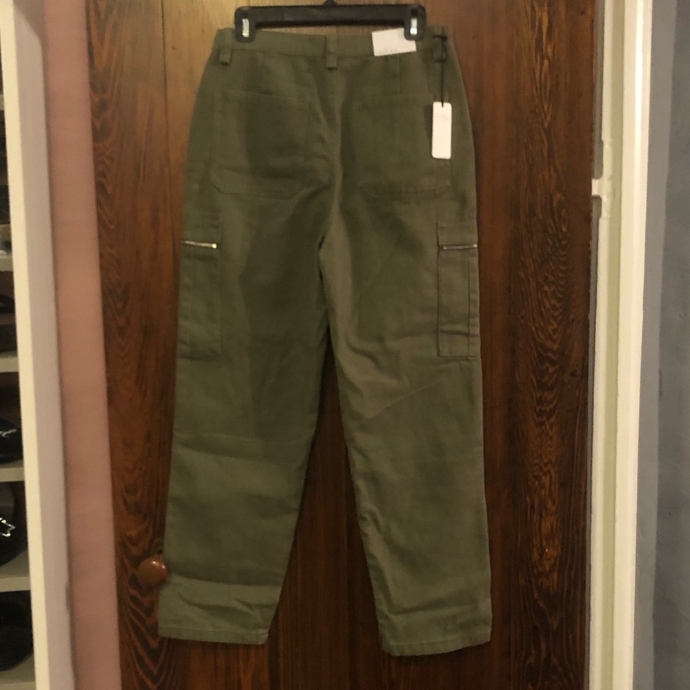 PRICE DROP! NWT Weworewhat ankle cargo  pants; army/olive green; sz 29. - Picture 4 of 7